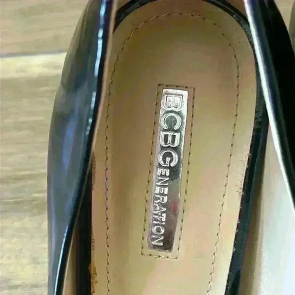 BCBGeneration Levonne Pump - Picture 9 of 15
